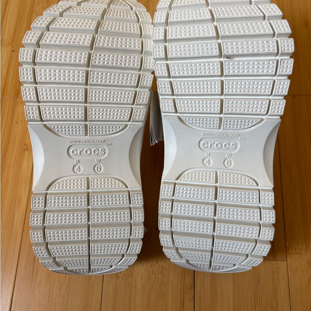 CROCS Classic Mega Crush Clog in White - Picture 4 of 5